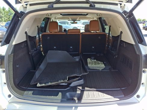 Used 2023 Nissan Pathfinder Platinum w/ Cargo Package AWD/4WD image 28