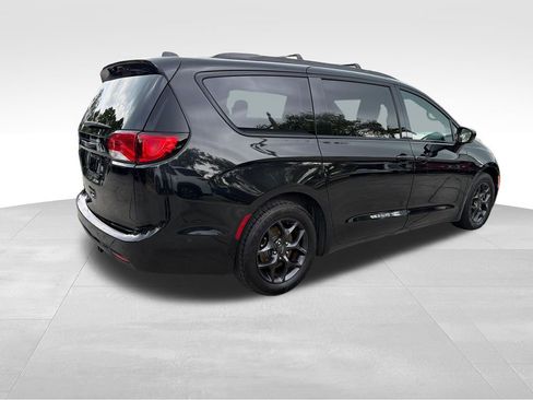 Used 2020 Chrysler Pacifica Touring-L Plus w/ Advanced Safetytec Group FWD image 7