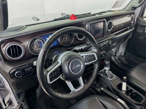 Used 2019 Jeep Wrangler Unlimited Sahara image 11