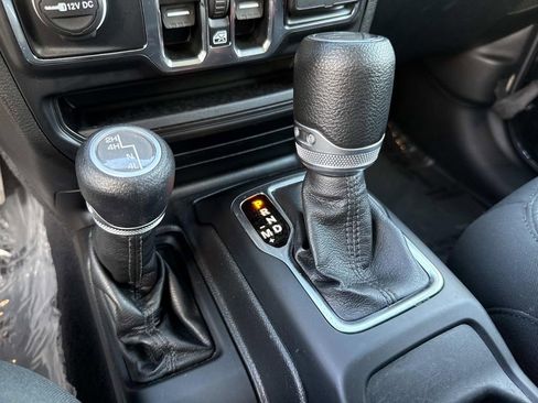 Used 2022 Jeep Gladiator Sport image 36