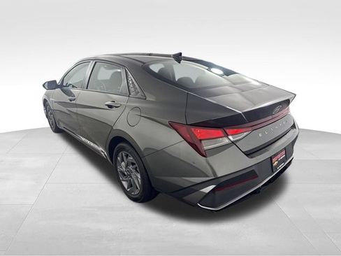 Used 2024 Hyundai Elantra SEL FWD image 7