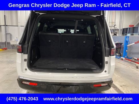 Certified 2024 Jeep Wagoneer Series III AWD/4WD image 33