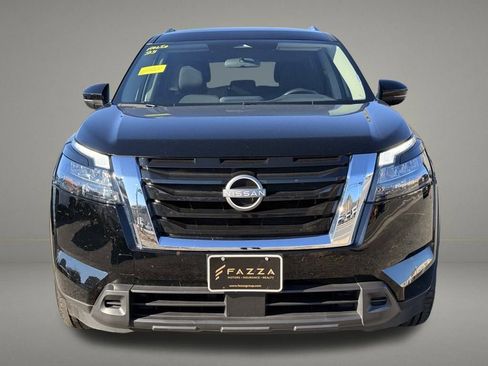 Used 2025 Nissan Pathfinder SV image 9