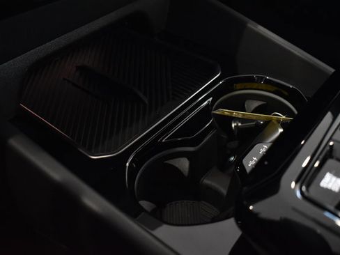 Used 2024 BMW 530i xDrive image 19