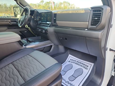 Used 2025 Chevrolet Silverado 2500 ZR2 w/ Technology Package image 47