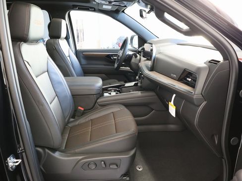 New 2025 Chevrolet Suburban High Country image 42