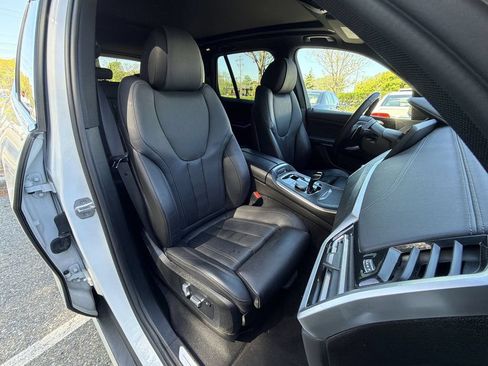 Used 2022 BMW X5 xDrive40i w/ Premium Package AWD/4WD image 22