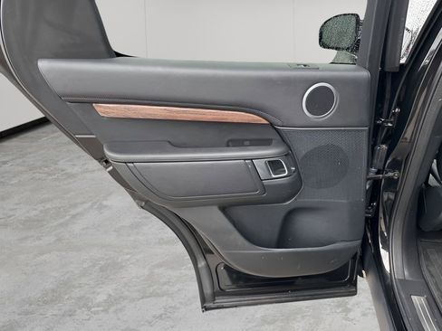 Used 2020 Land Rover Discovery HSE Luxury image 15