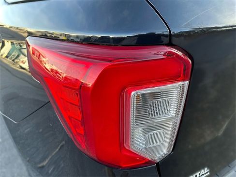 Certified 2021 Ford Explorer XLT w/ Equipment Group 202A image 26