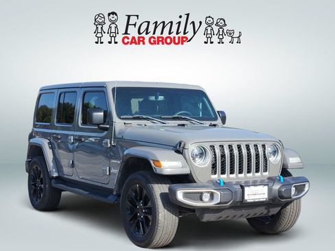 Used 2023 Jeep Wrangler Unlimited Sahara AWD/4WD image 2