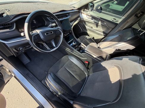 Used 2022 Jeep Grand Cherokee L Laredo image 7