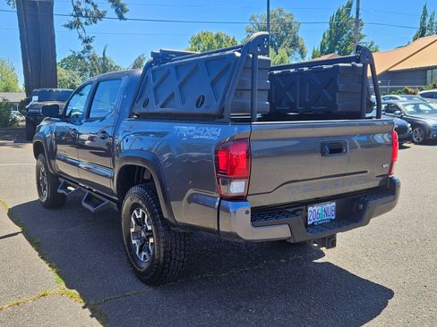 Used 2018 Toyota Tacoma TRD Off-Road w/ Technology Package AWD/4WD image 3