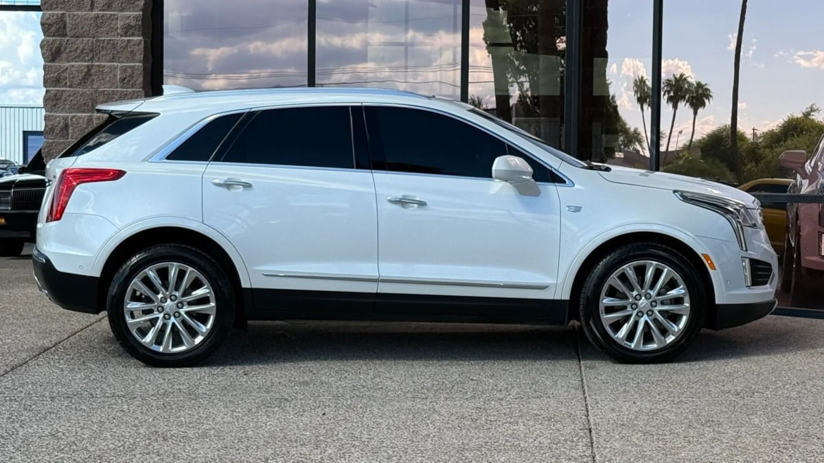 Used 2017 Cadillac XT5 Platinum w/ Driver Assist Package AWD/4WD image 14