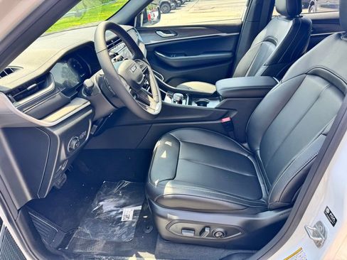 New 2025 Jeep Grand Cherokee Limited w/ Black Appearance Package image 11