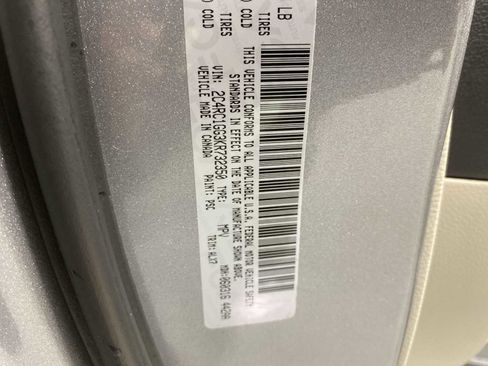 Used 2019 Chrysler Pacifica Limited image 21
