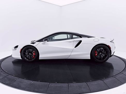 Used 2024 McLaren Artura RWD image 13