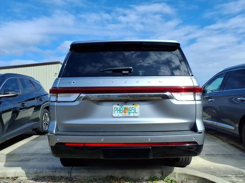 Used 2023 Lincoln Navigator Reserve image 5