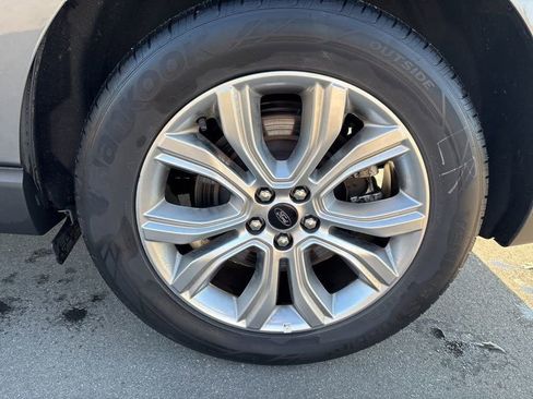 Used 2024 Ford Edge Titanium image 14