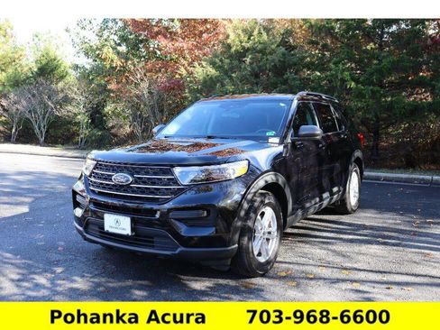 Used 2024 Ford Explorer XLT image 3