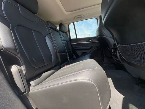 Used 2023 Jeep Grand Cherokee Limited AWD/4WD image 29