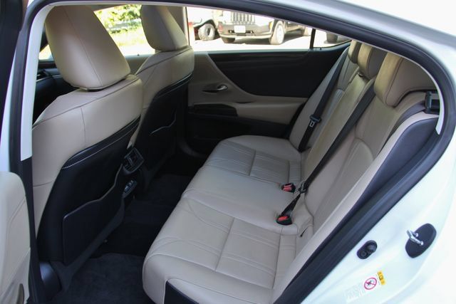 Used 2019 Lexus ES 350 w/ Accessory Package FWD image 32