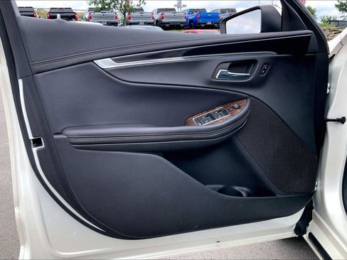 Used 2014 Chevrolet Impala LT image 21