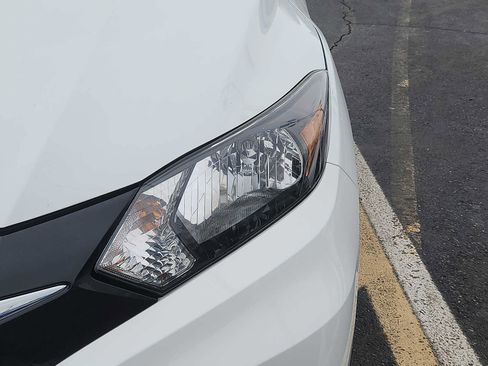 Certified 2017 Honda HR-V LX image 9