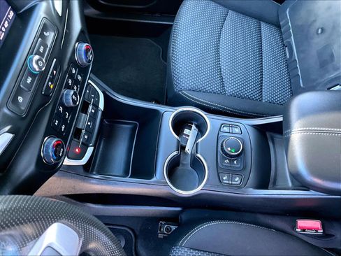 Used 2022 GMC Terrain SLE w/ Driver Convenience Package image 19