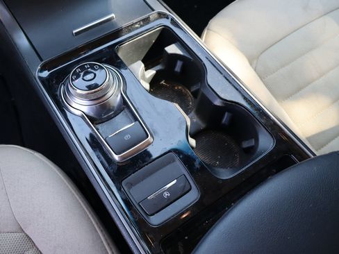 Used 2020 Ford Edge SE AWD/4WD image 19