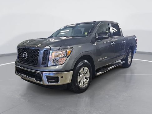 Used 2019 Nissan Titan SV w/ SV Convenience Package AWD/4WD image 9