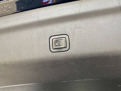 Used 2021 GMC Yukon Denali w/ LPO, Illumination Package image 19