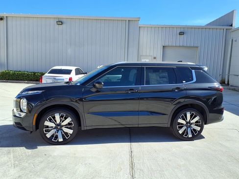 Used 2026 Mitsubishi Outlander SEL FWD image 2