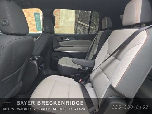 Used 2025 Chevrolet Traverse LT FWD image 13