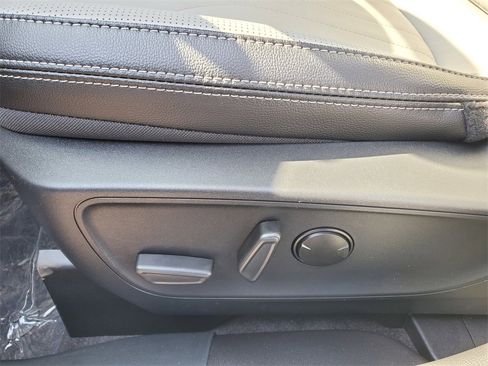 New 2025 Ford Escape SE w/ PHEV Premium Package image 8