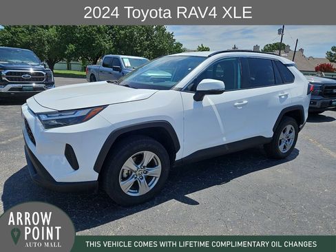 Used 2024 Toyota RAV4 XLE FWD image 5