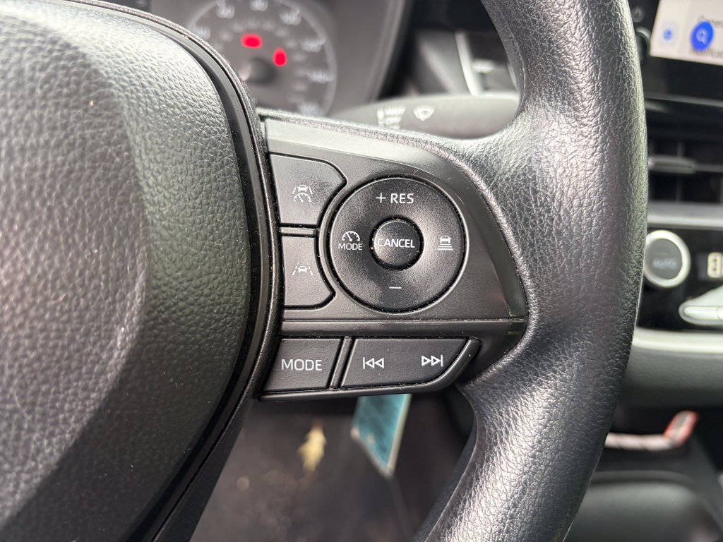 Used 2025 Toyota Corolla LE FWD image 23