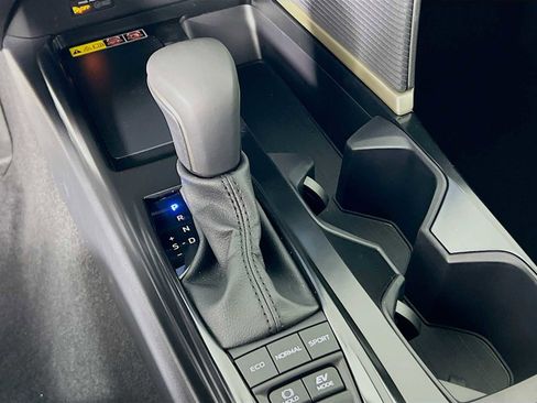 New 2026 Toyota Camry Hybrid image 12