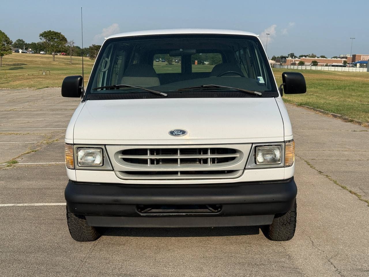 Used 2002 Ford E-150 and Econoline 150 Wagon RWD image 7