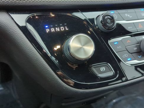 Used 2021 Chrysler Pacifica Touring w/ S Appearance Package FWD image 13