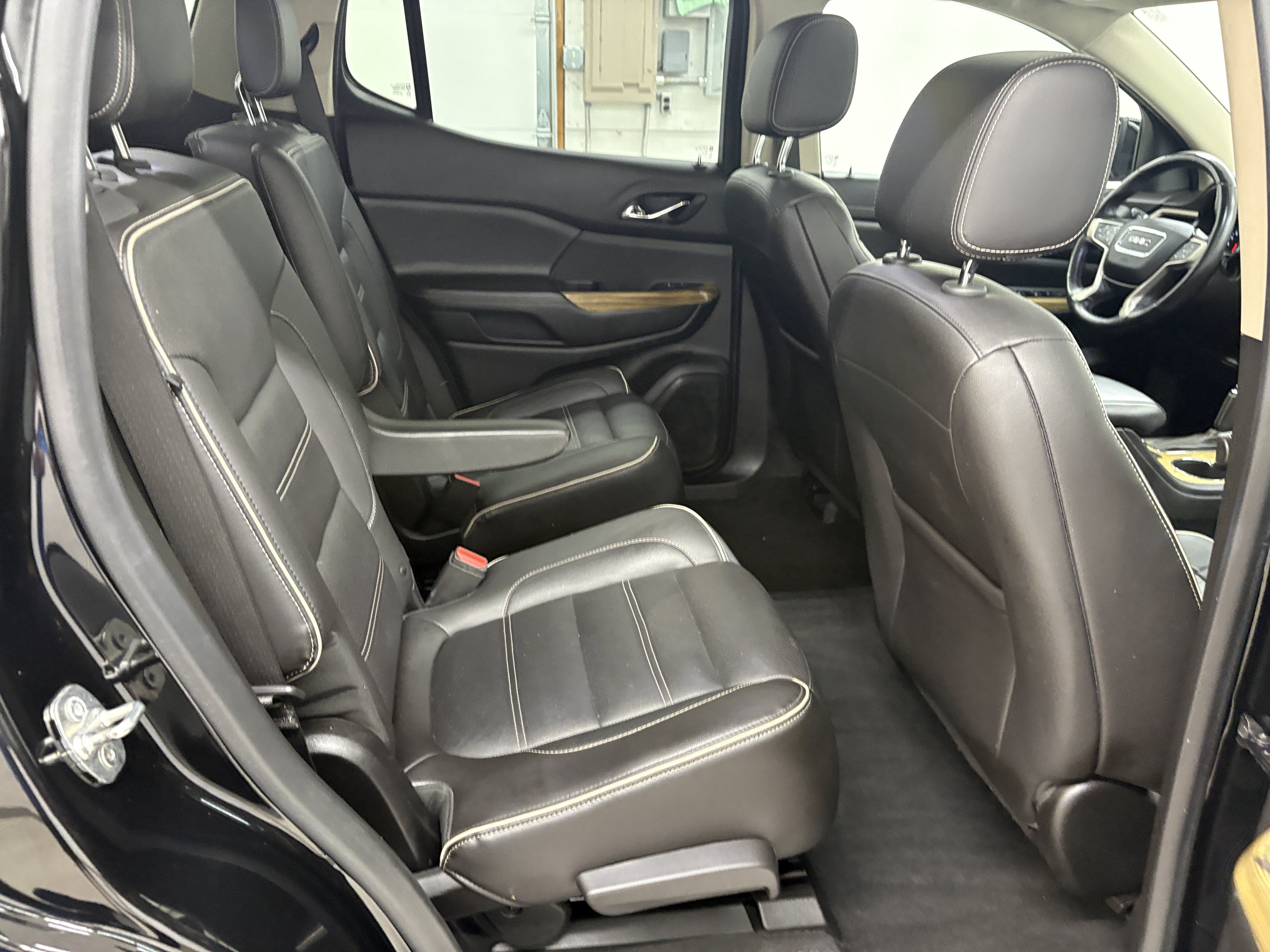 Used 2019 GMC Acadia Denali w/ Technology Package FWD image 27