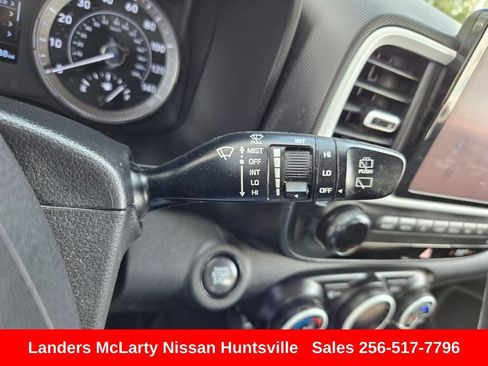 Used 2022 Hyundai Venue Limited FWD image 22