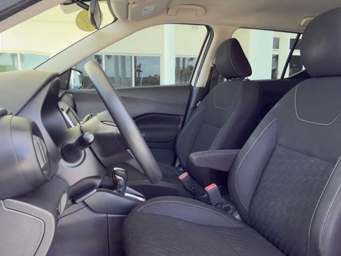 Used 2021 Nissan Kicks S FWD image 4