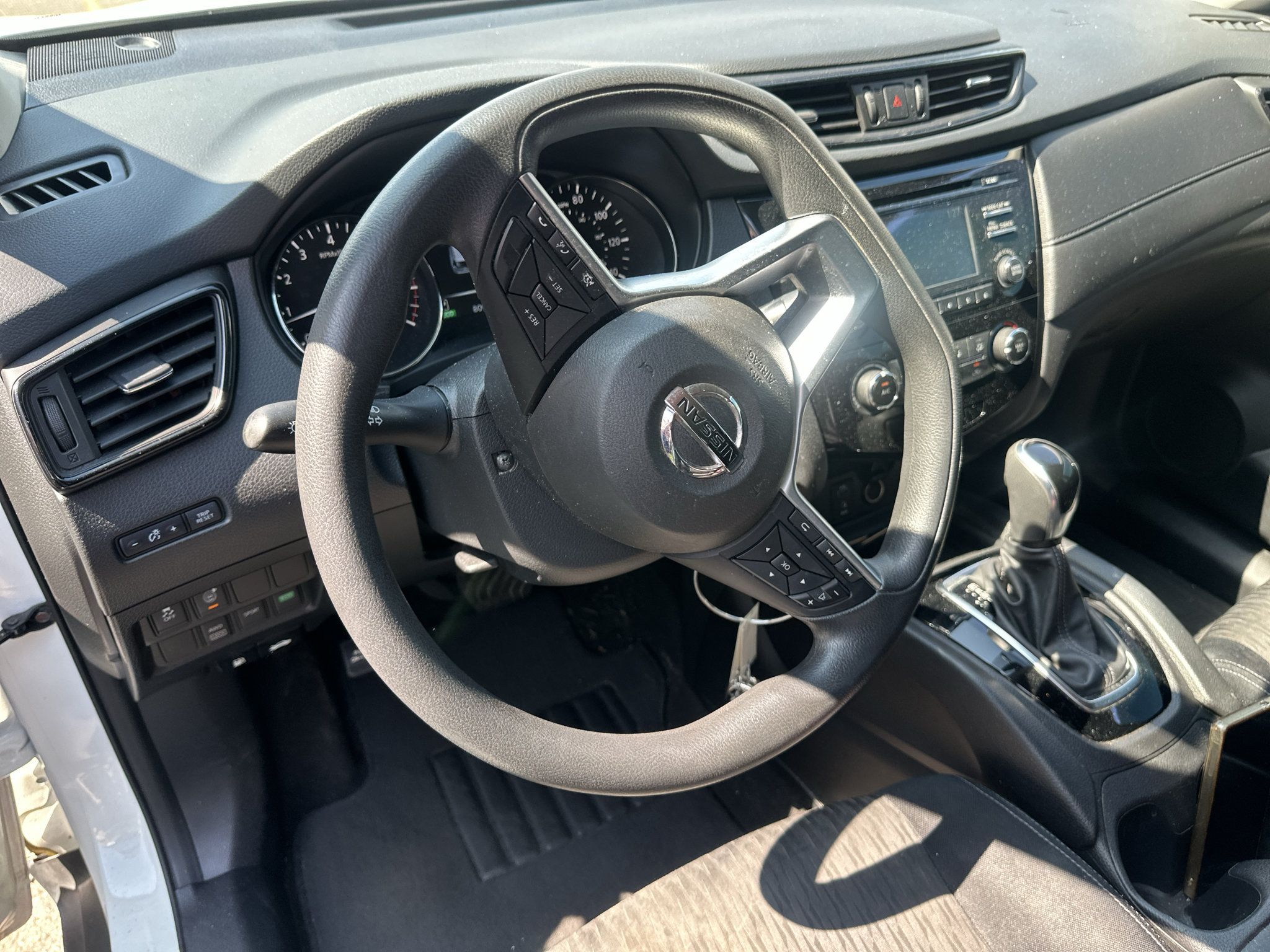 Used 2017 Nissan Rogue S AWD/4WD image 19