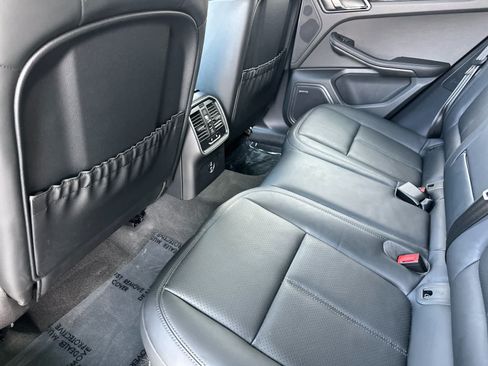 Certified 2026 Porsche Macan AWD/4WD image 13
