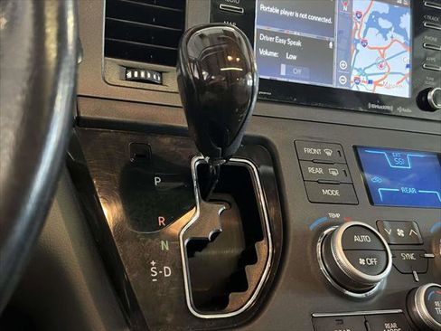 Used 2018 Toyota Sienna XLE image 29