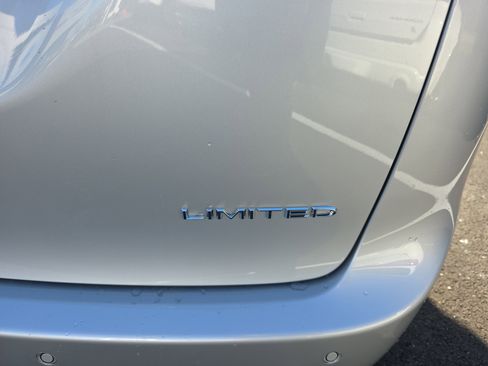 New 2026 Chrysler Pacifica Limited w/ Uconnect Theater Family Group image 29