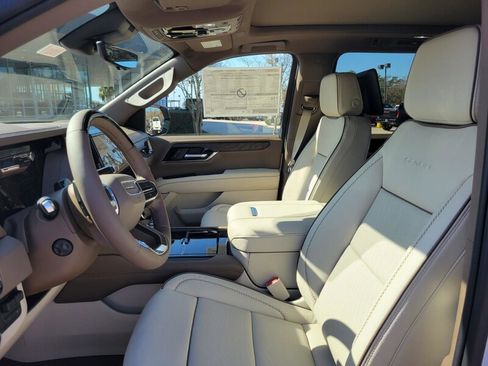 New 2026 GMC Yukon XL Denali w/ Denali Reserve Package RWD image 12