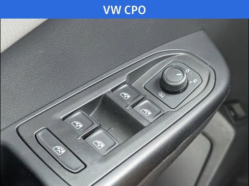 Certified 2023 Volkswagen Taos SE w/ Panoramic Sunroof Package image 11