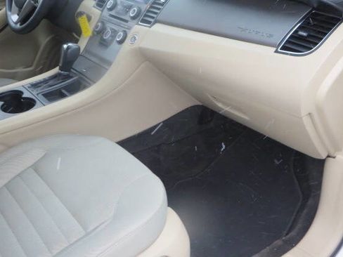 Used 2013 Ford Taurus SE image 17