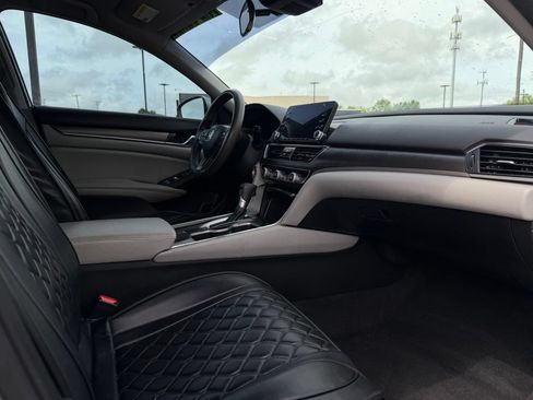 Used 2019 Honda Accord LX image 30